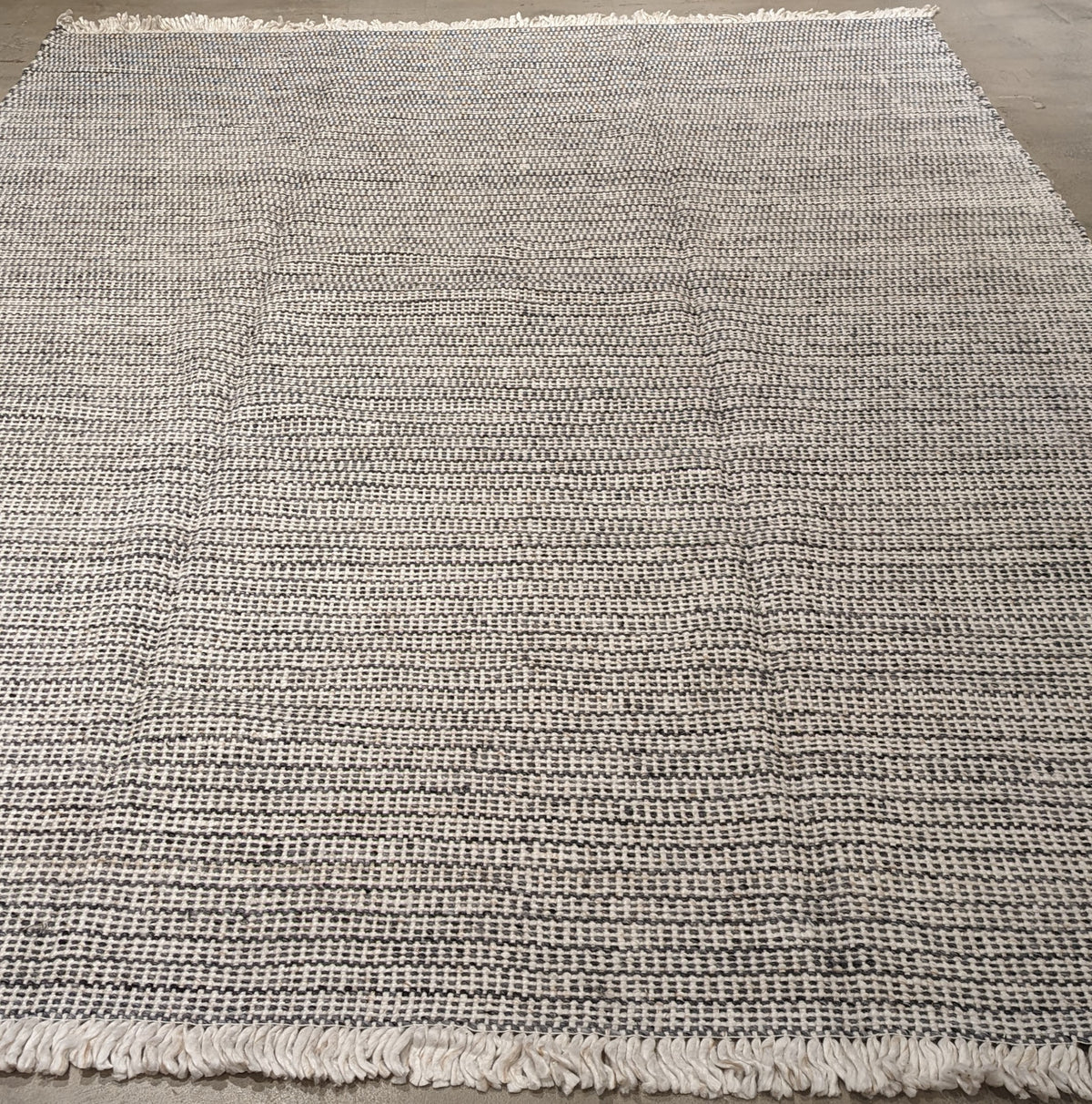 30597 OUTDOOR 9'0" x 12'8"