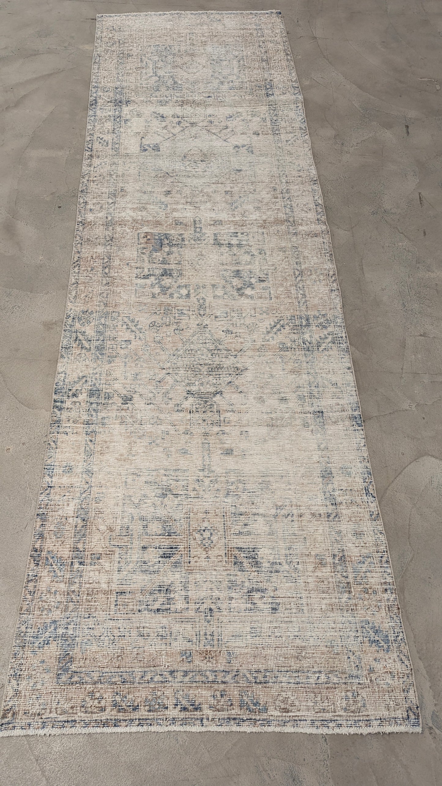 35059 KARAJA 3'5" x 11'4"