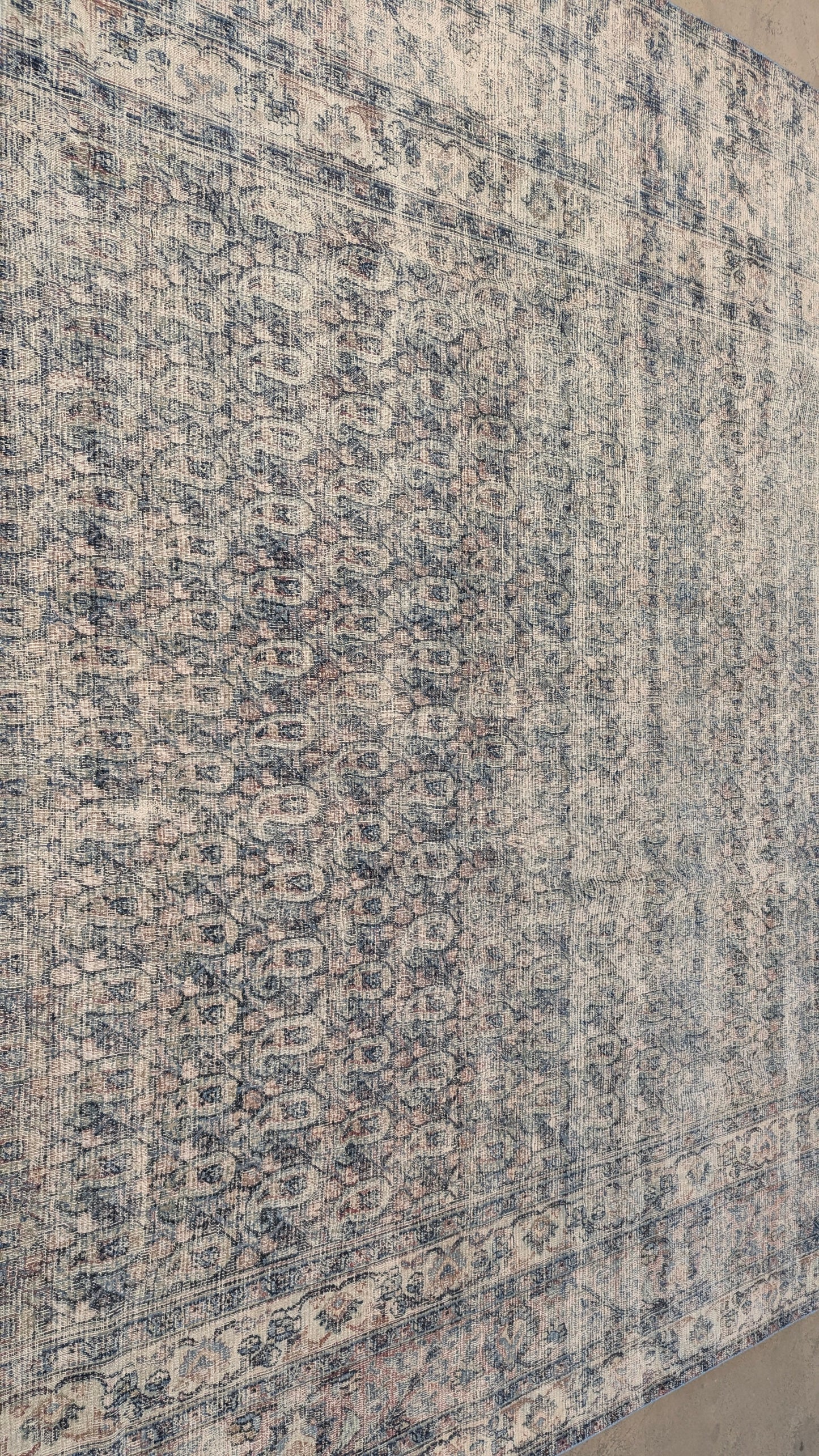 35067 MASHAD 8'9" x 18'1"