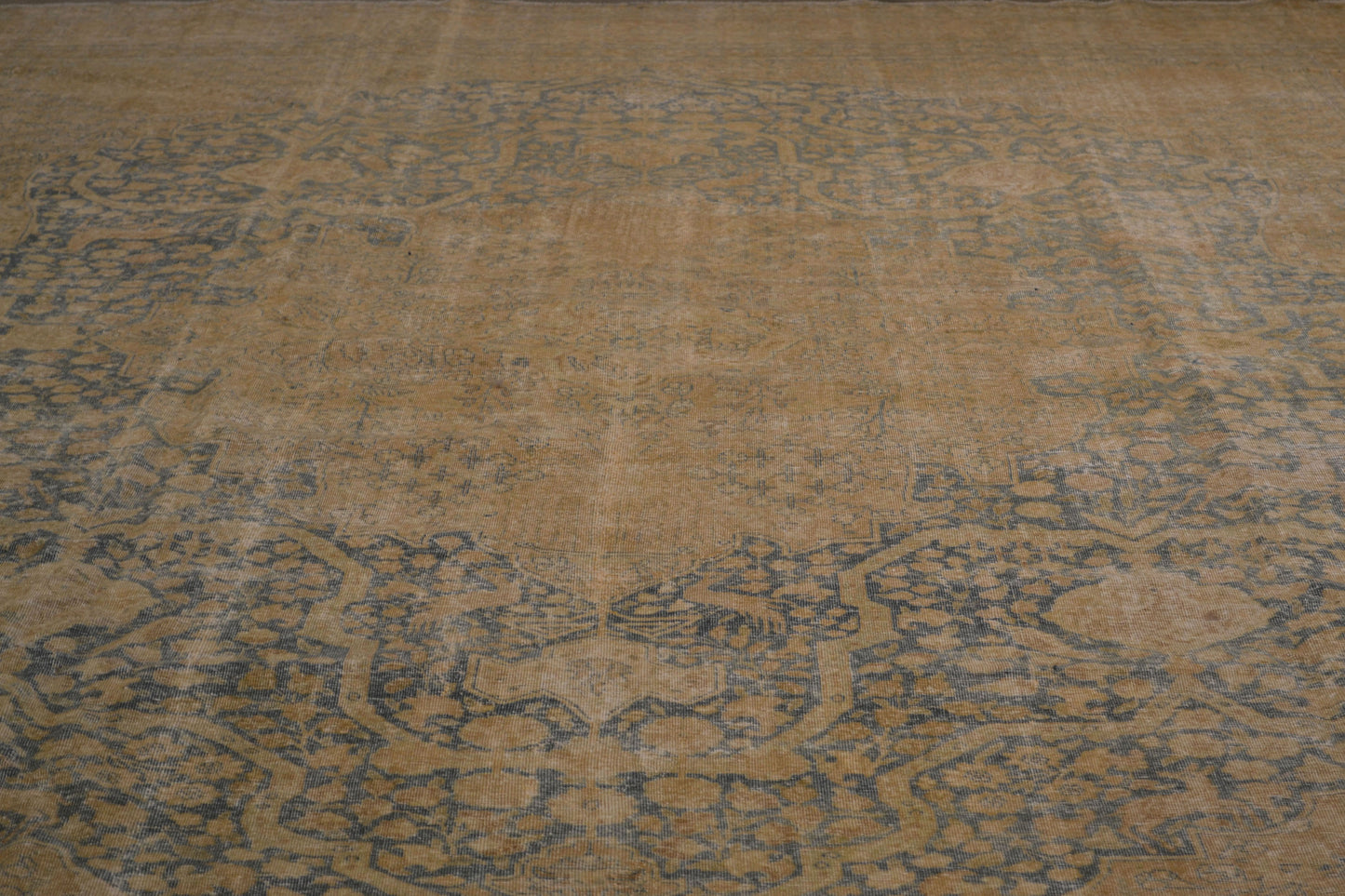 10025339 VINTAGE TABRIZ