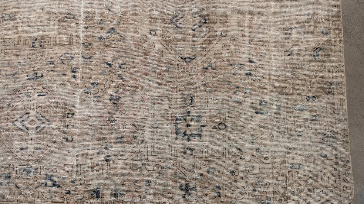 30448 KARAJA 8'4" x 11'9"