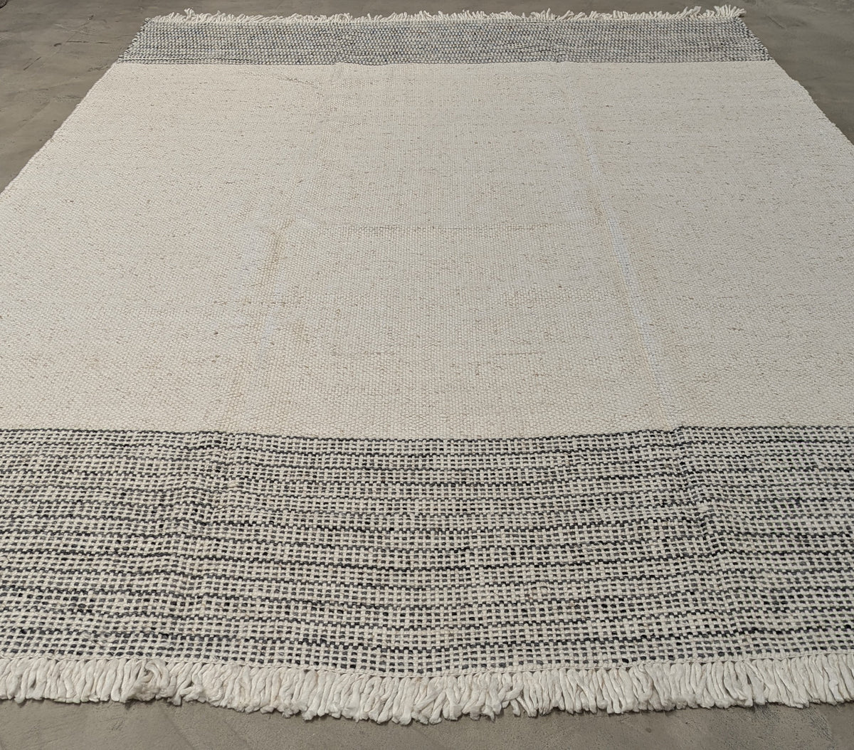 30510 OUTDOOR 9'3" x 12'0"