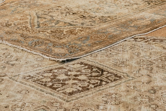 Choosing a Rug For a Home Vs. a Business