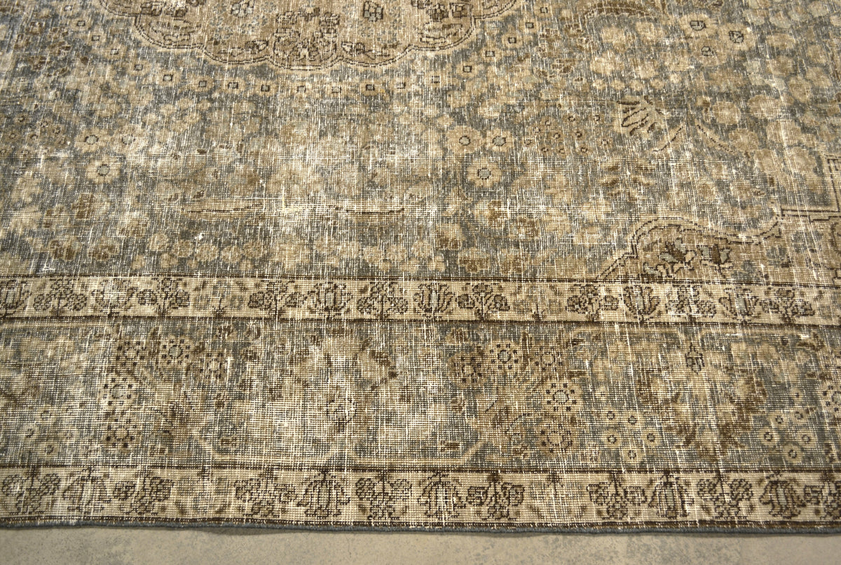 30091 VINTAGE TABRIZ 7'4" x 10'11"