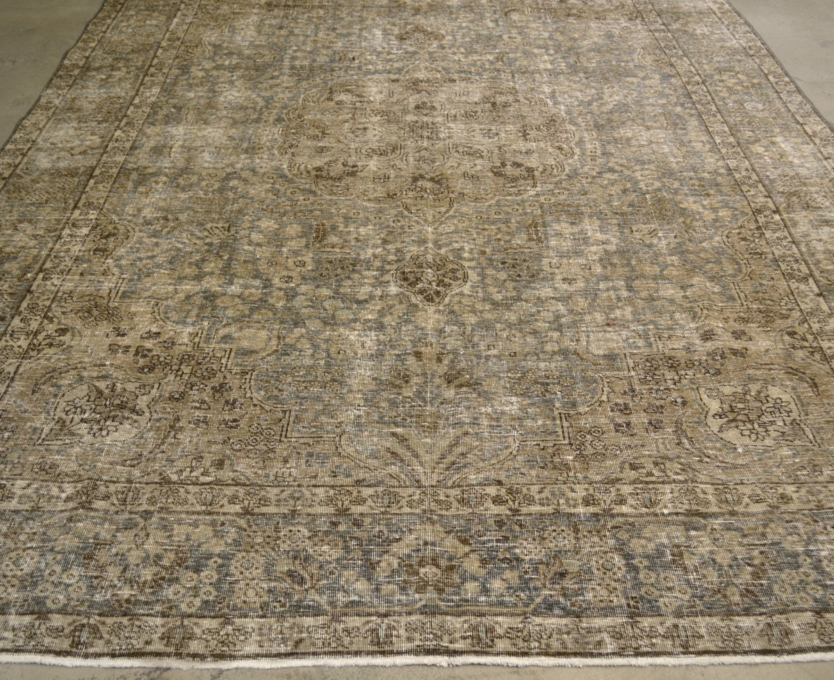 30091 VINTAGE TABRIZ 7'4" x 10'11"