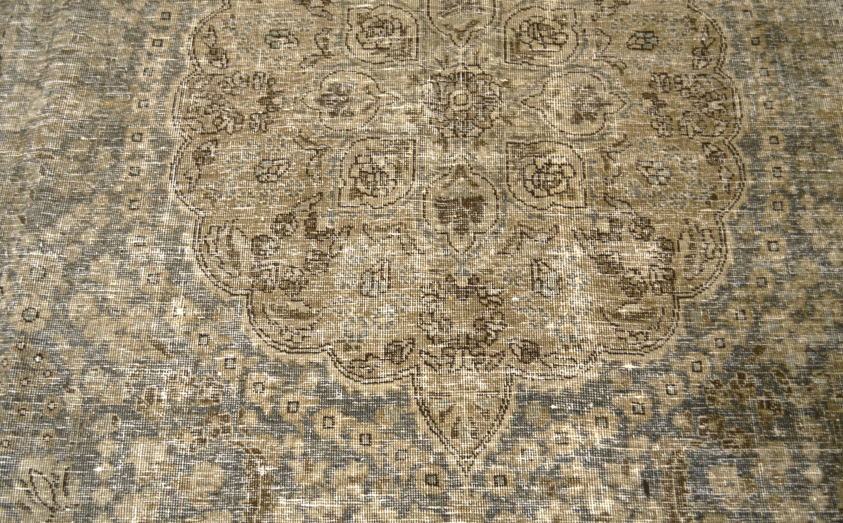 30091 VINTAGE TABRIZ 7'4" x 10'11"