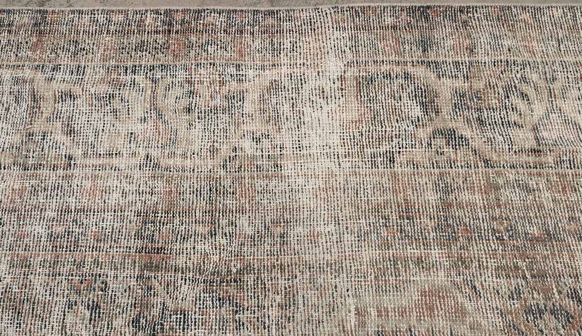 30169 VINTAGE MAHAL 8'4" x 11'9"
