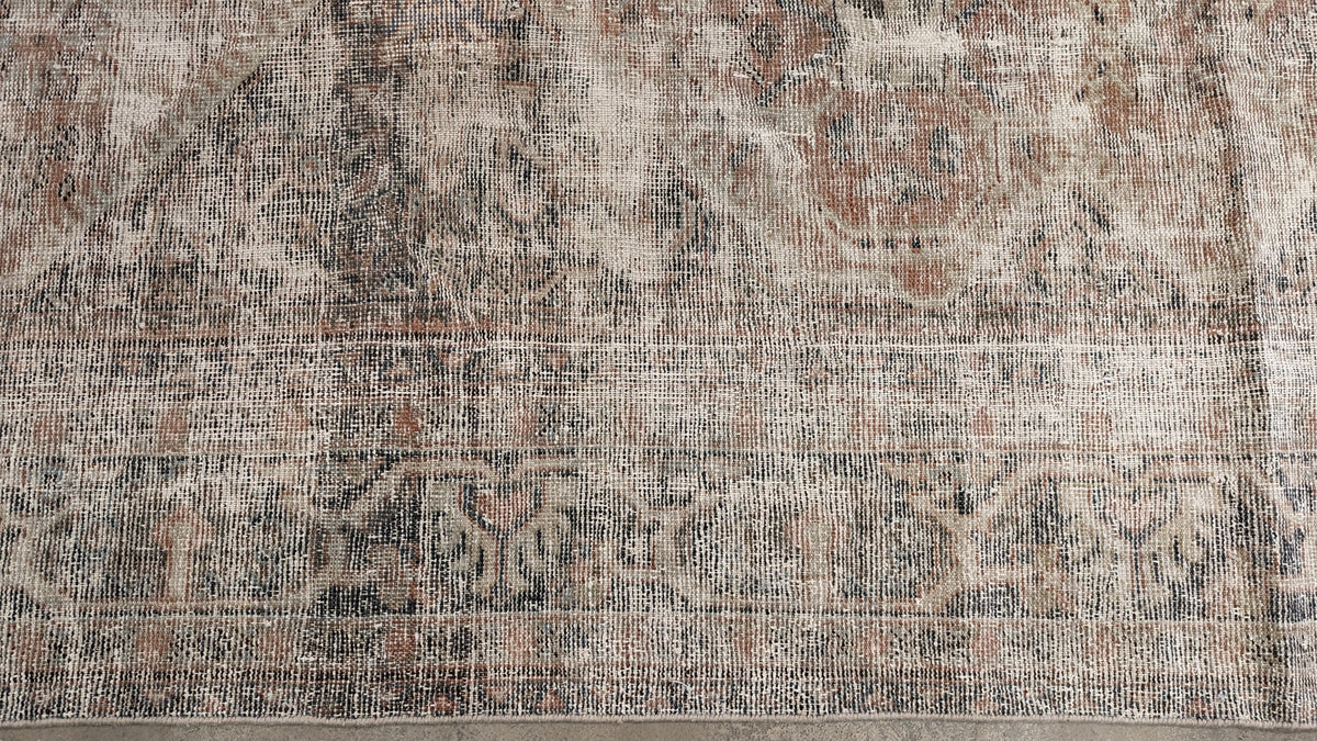 30169 VINTAGE MAHAL 8'4" x 11'9"