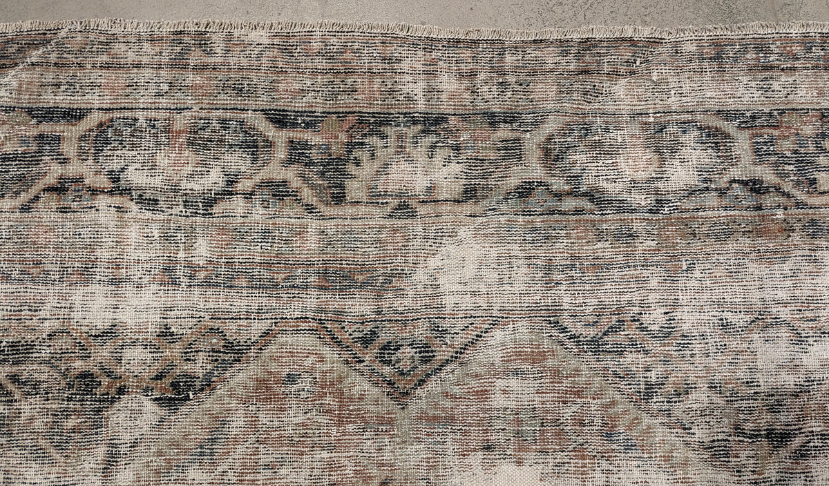 30169 VINTAGE MAHAL 8'4" x 11'9"