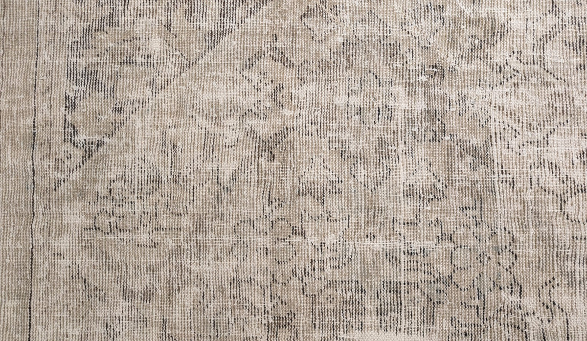 30179 MAHAL 8'10" x 12'2"