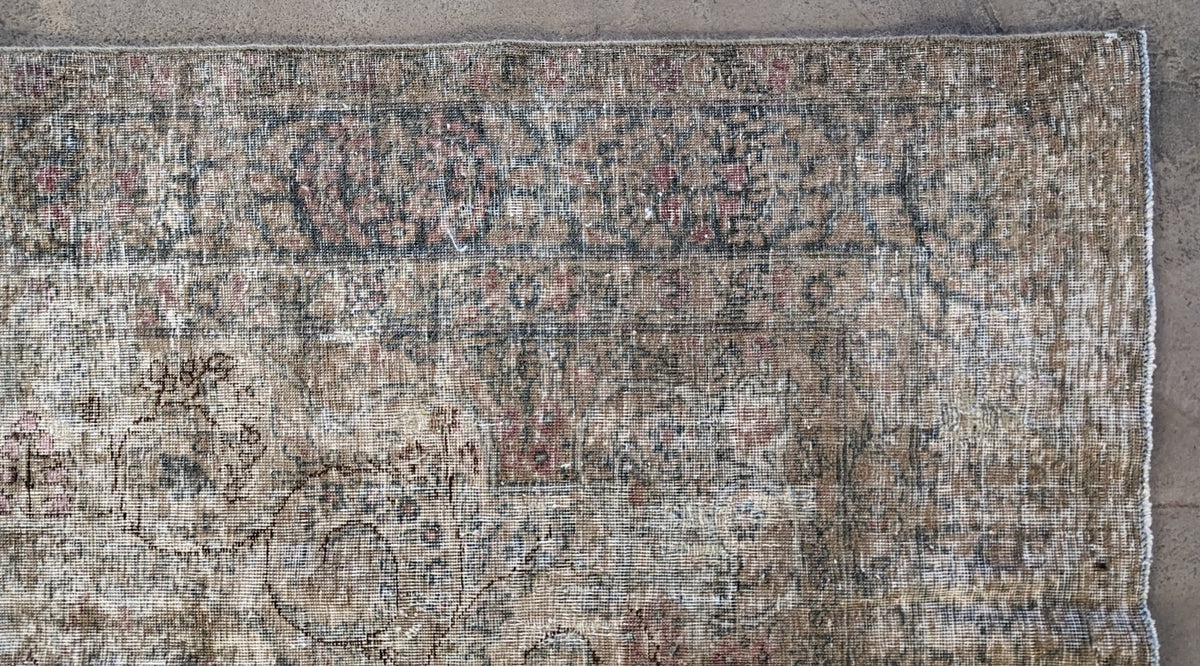 30272 VINTAGE TABRIZ 4'4" x 6'0"