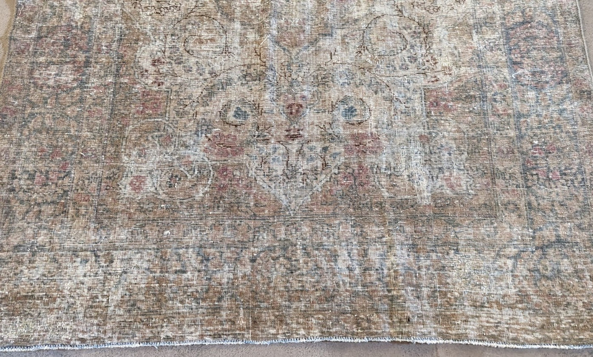 30272 VINTAGE TABRIZ 4'4" x 6'0"