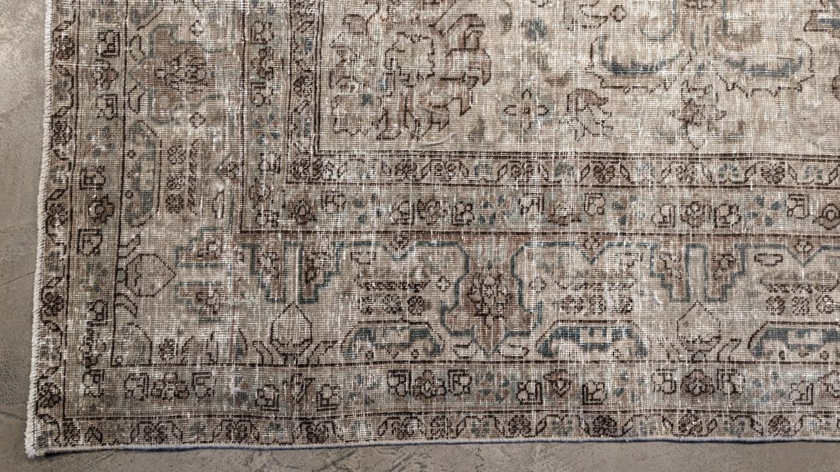 30275 VINTAGE TABRIZ 6'10" x 9'7"
