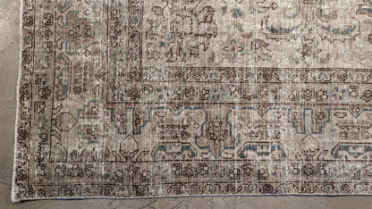30275 VINTAGE TABRIZ 6'10" x 9'7"