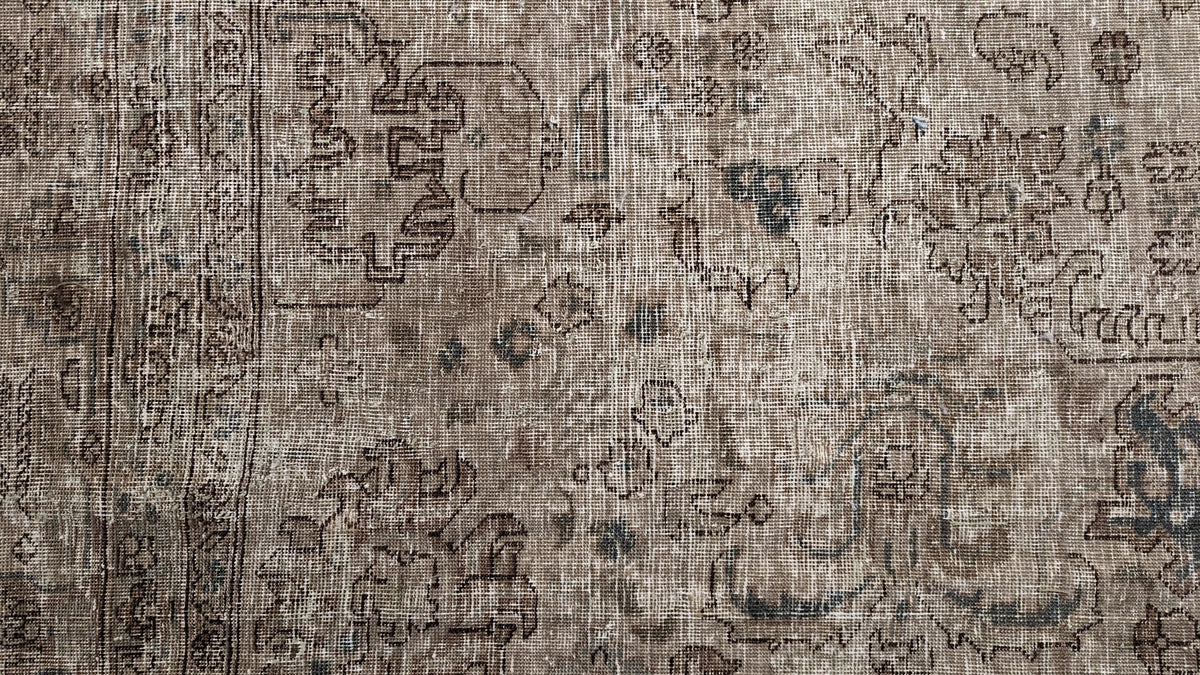30275 VINTAGE TABRIZ 6'10" x 9'7"