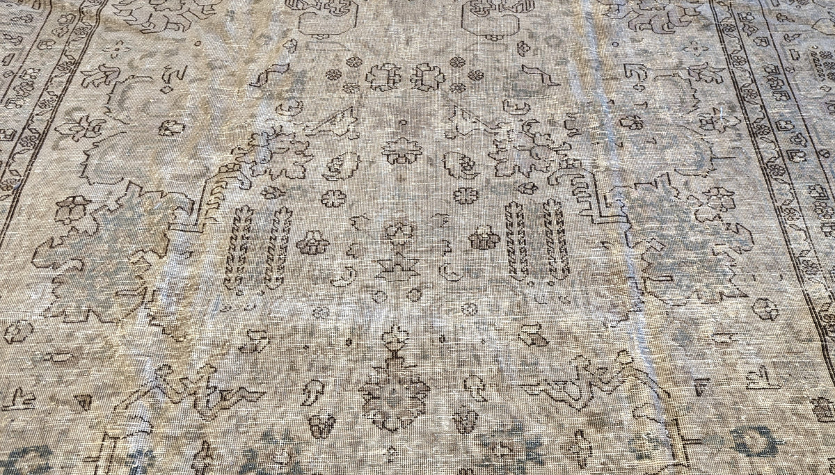 30275 VINTAGE TABRIZ 6'10" x 9'7"