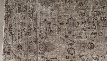 30275 VINTAGE TABRIZ 6'10" x 9'7"