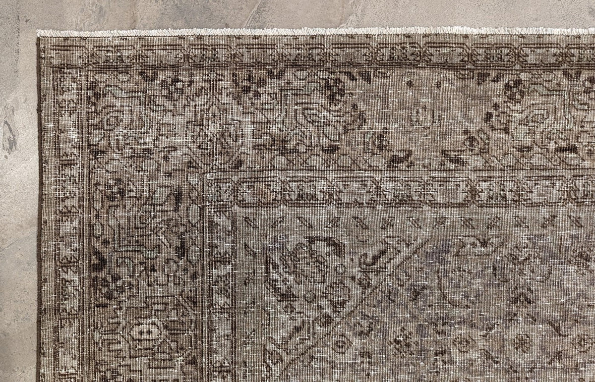 30330 VINTAGE TABRIZ 6'7" x 10'0"