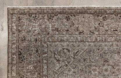 30330 VINTAGE TABRIZ 6'7" x 10'0"