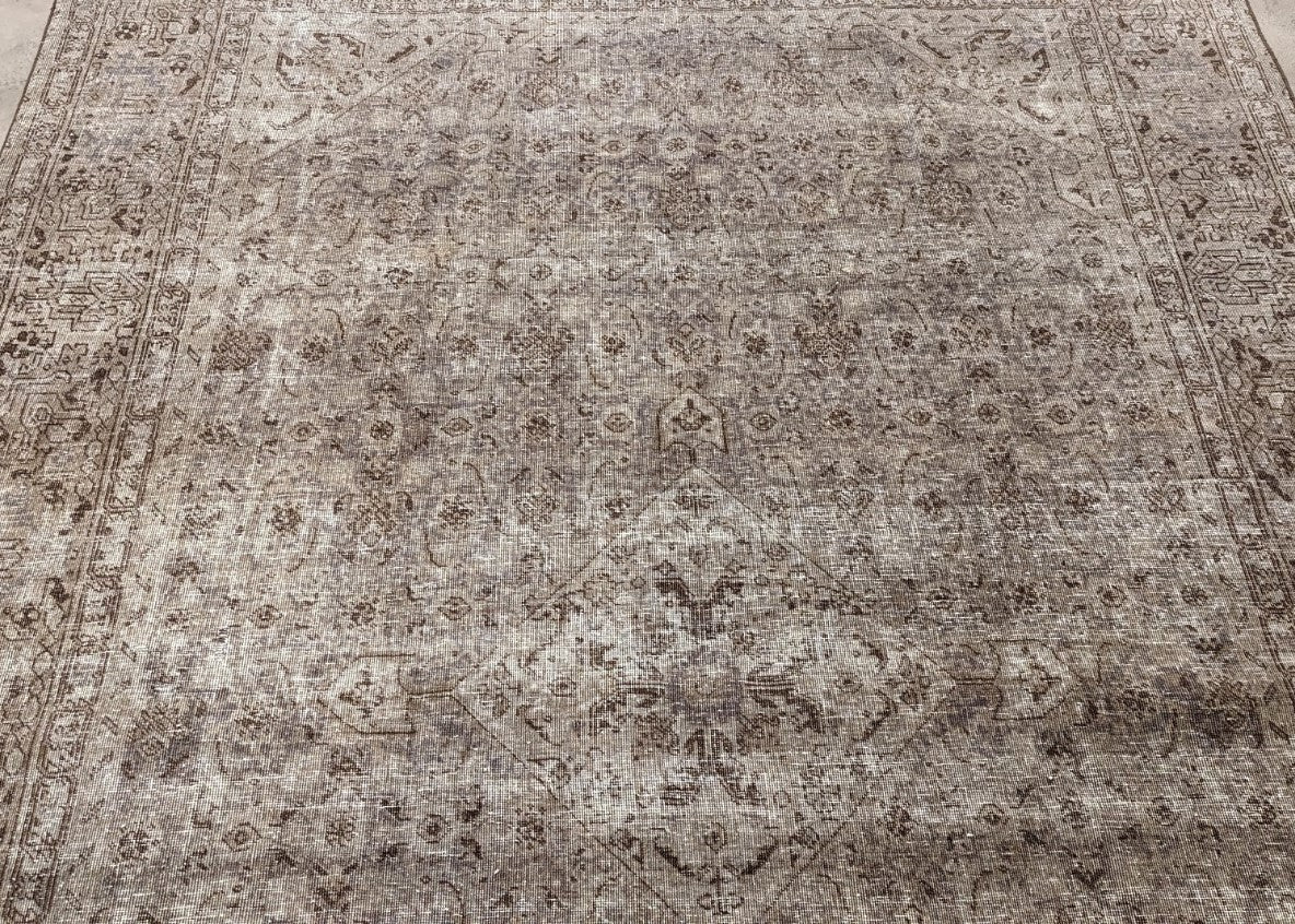 30330 VINTAGE TABRIZ 6'7" x 10'0"