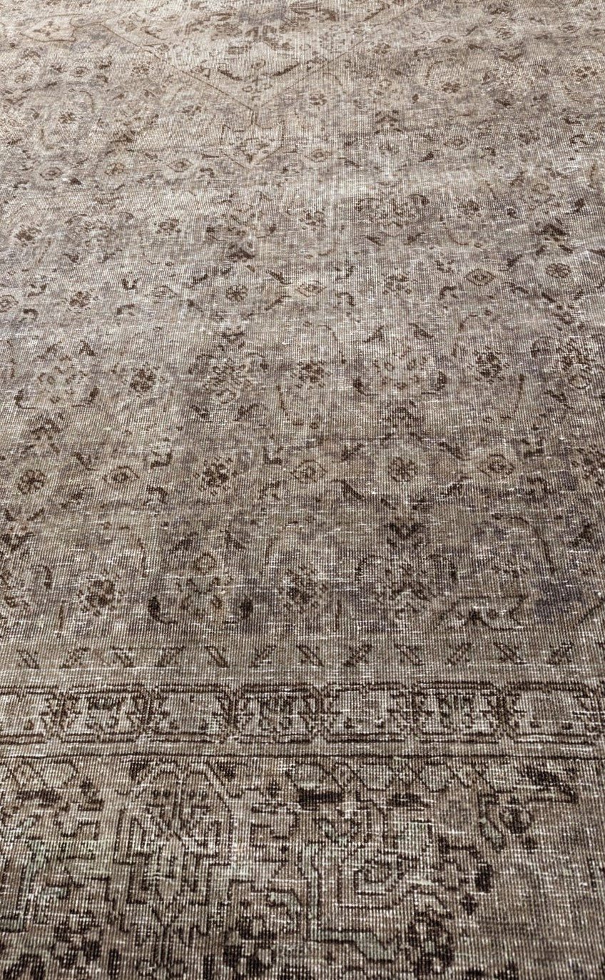 30330 VINTAGE TABRIZ 6'7" x 10'0"