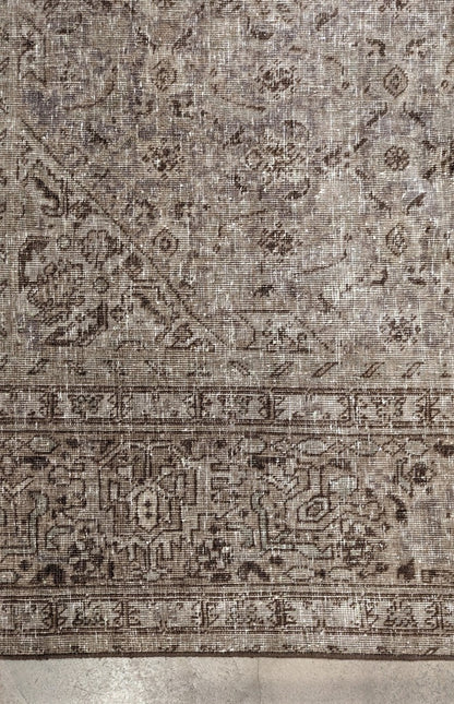 30330 VINTAGE TABRIZ 6'7" x 10'0"