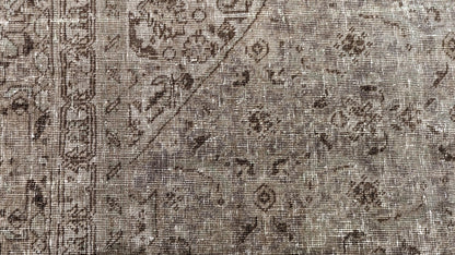 30330 VINTAGE TABRIZ 6'7" x 10'0"