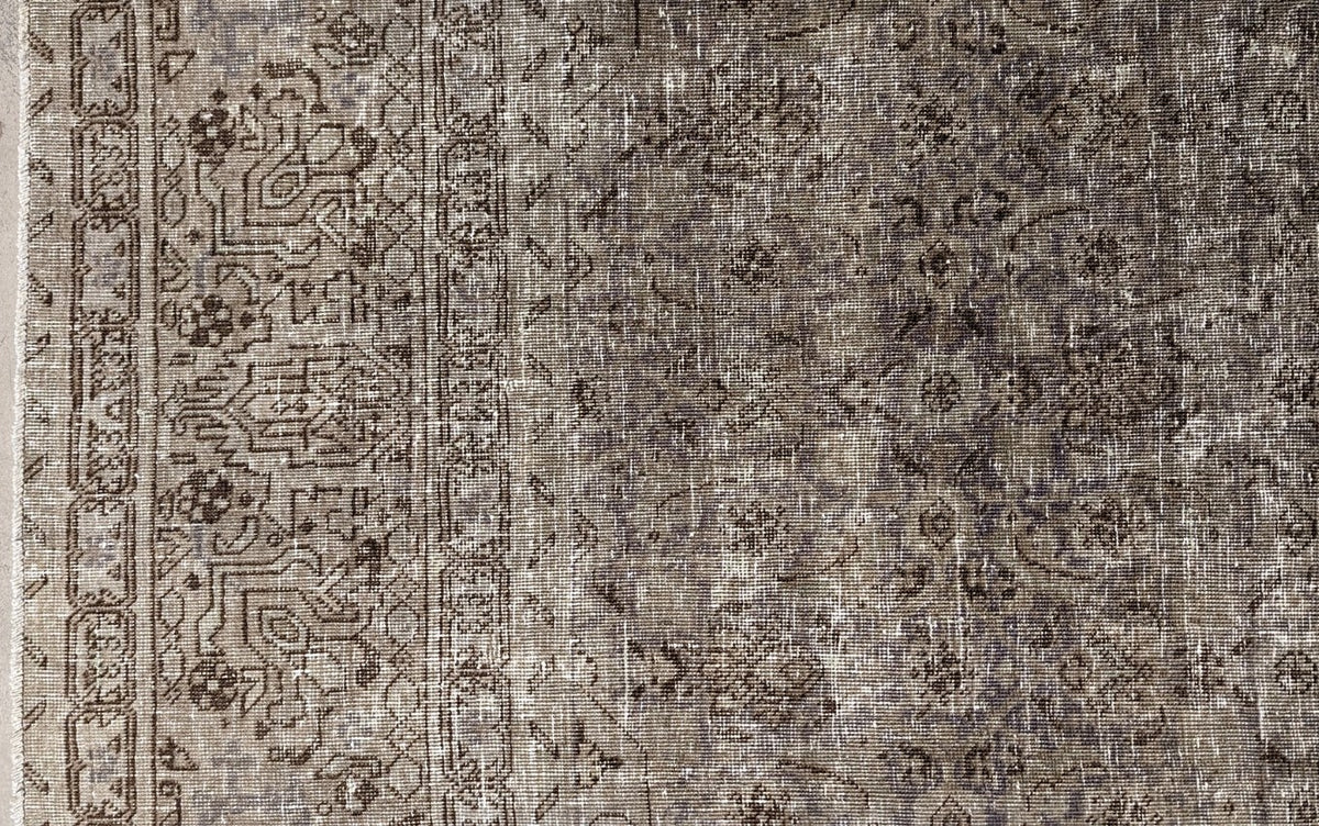 30330 VINTAGE TABRIZ 6'7" x 10'0"