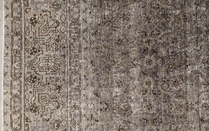 30330 VINTAGE TABRIZ 6'7" x 10'0"