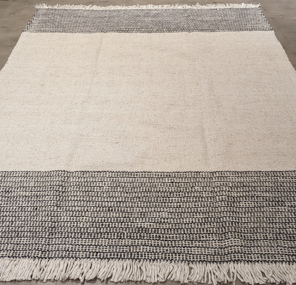 30509 OUTDOOR 7'9" x 10'6"