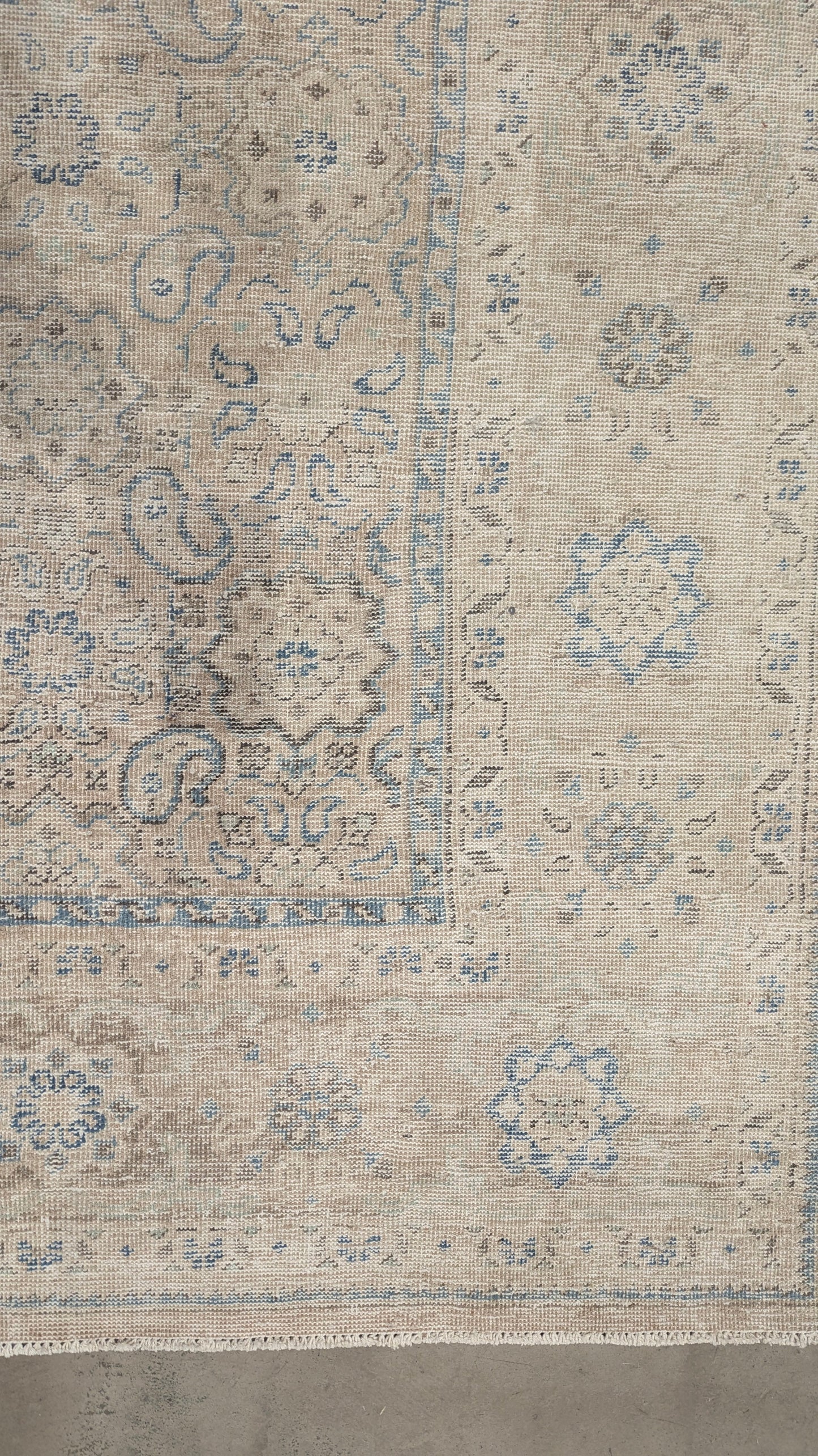 35052   MAHAL 9'3" x 12'7"