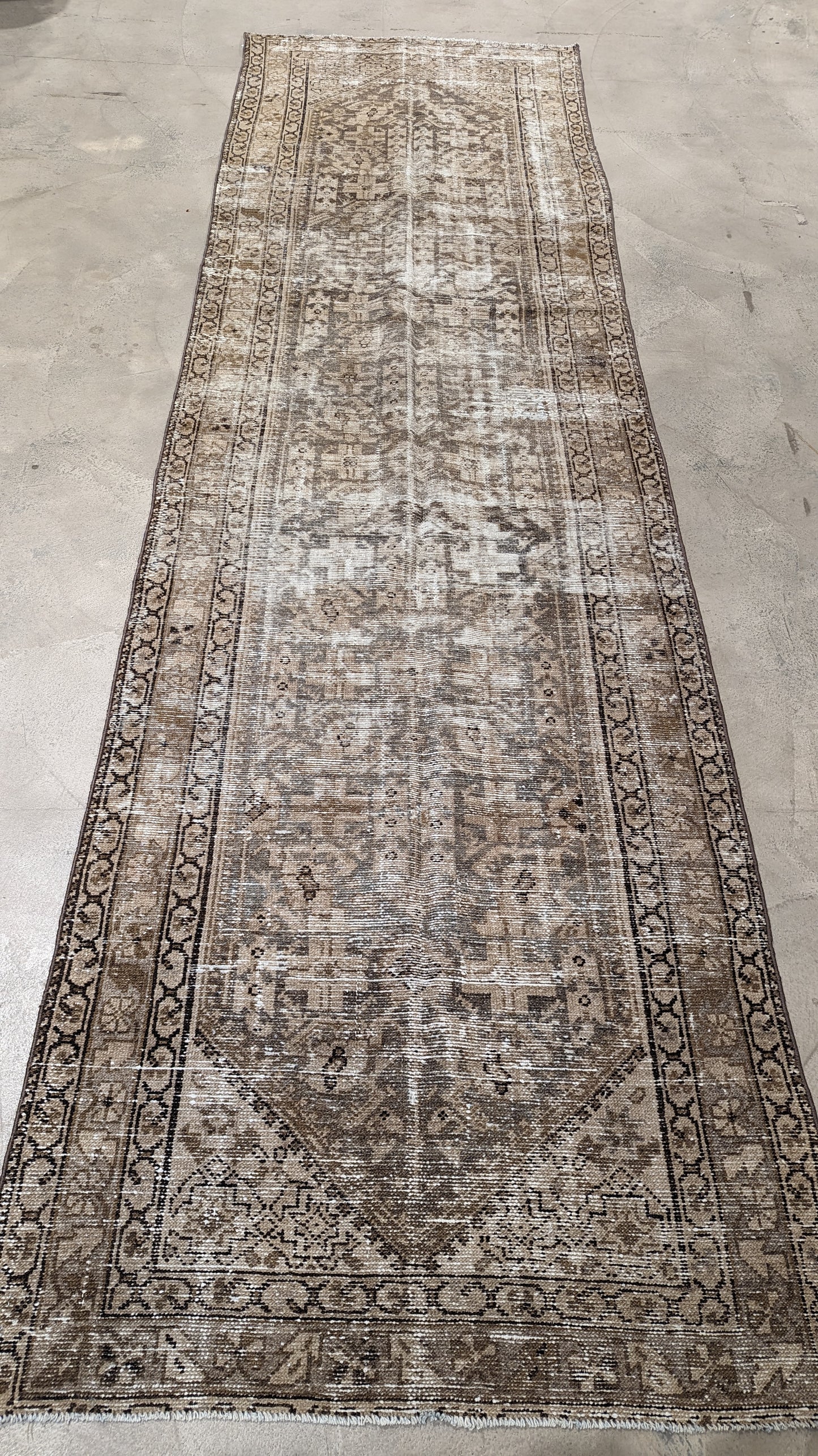 31731 MALAYER 3'3" x 11'6"