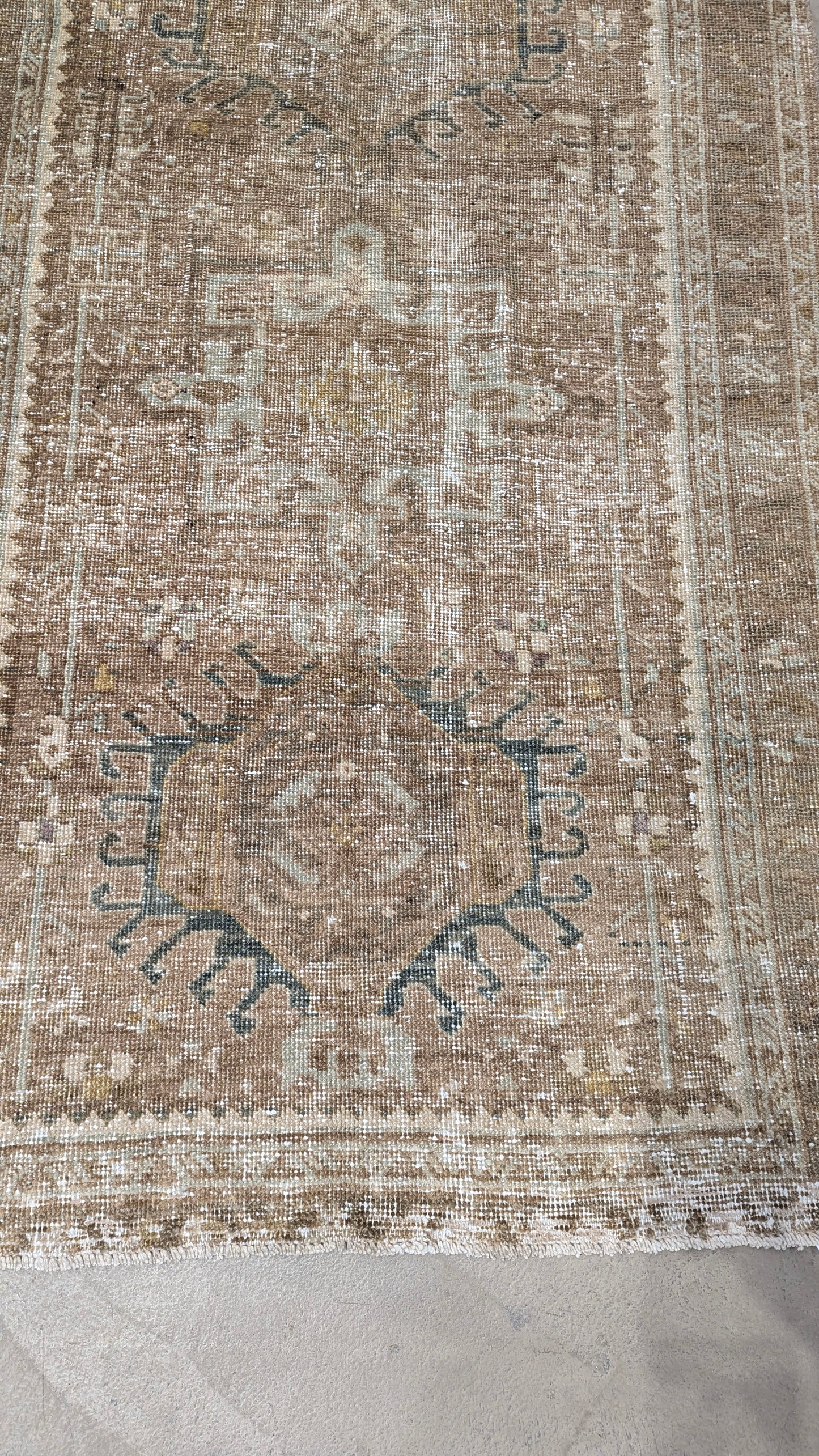 34634   KARAJA 3 x 11'2"
