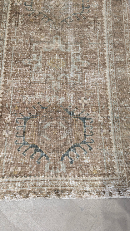 34634   KARAJA 3 x 11'2"