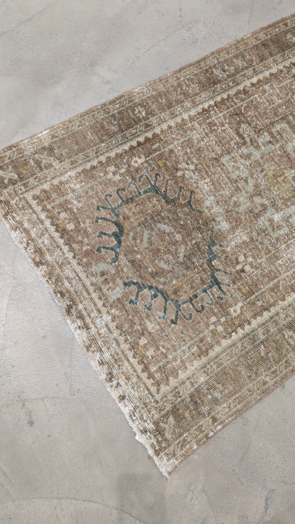 34634   KARAJA 3 x 11'2"