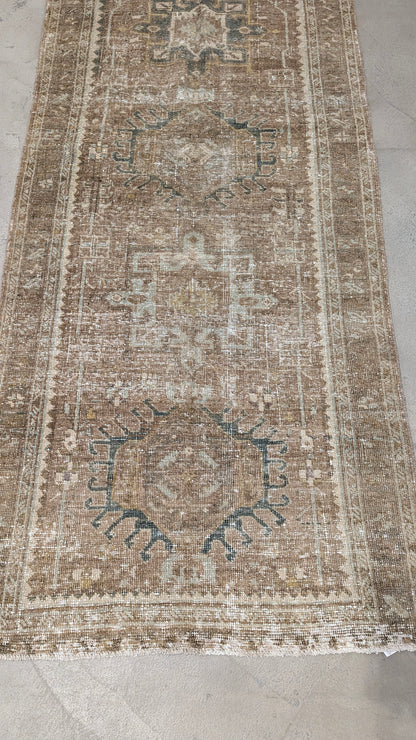 34634   KARAJA 3 x 11'2"