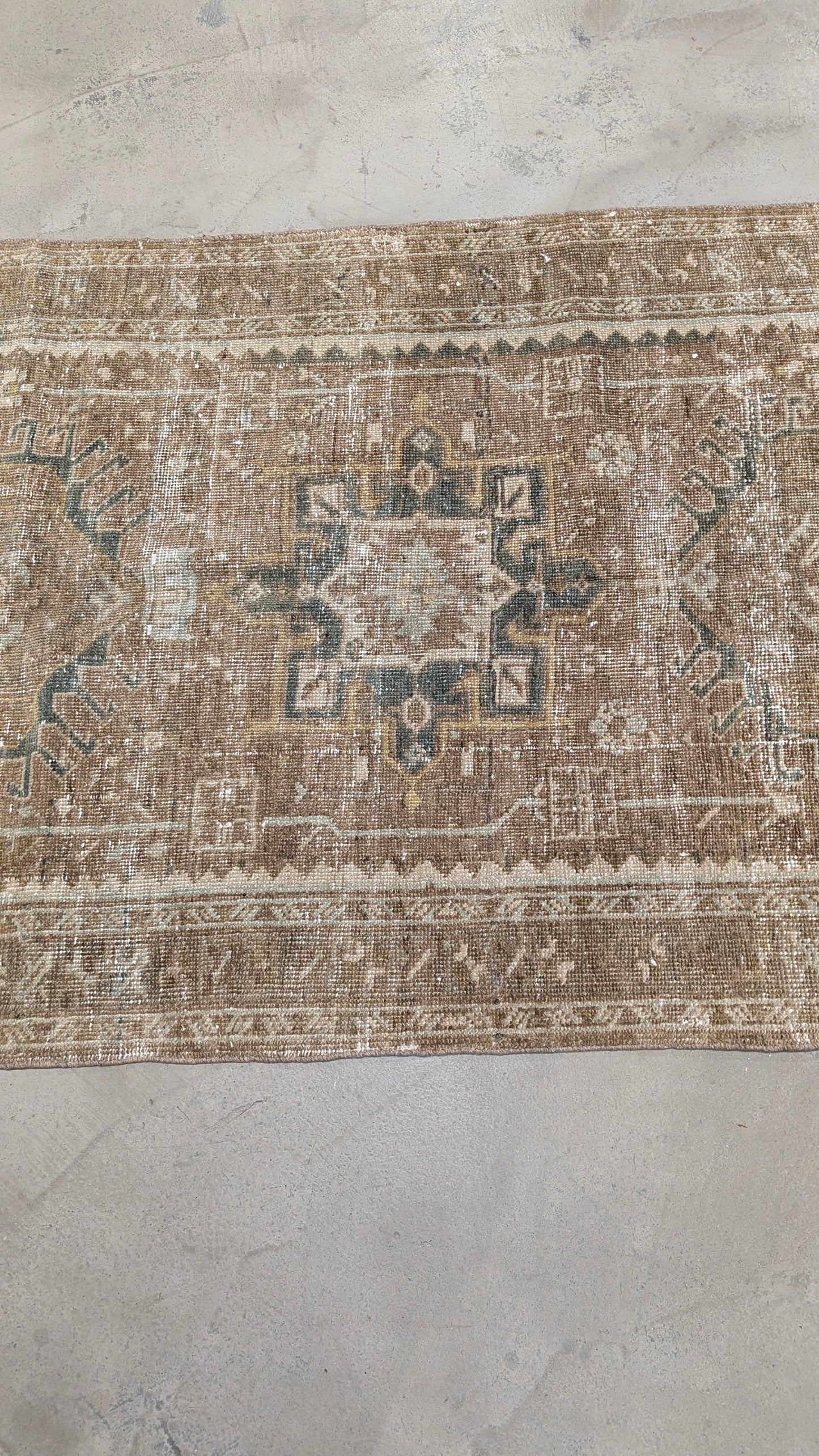 34634   KARAJA 3 x 11'2"
