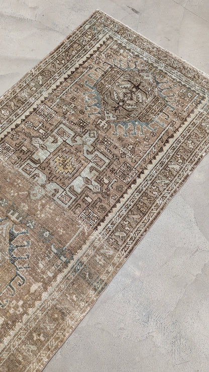 34634   KARAJA 3 x 11'2"
