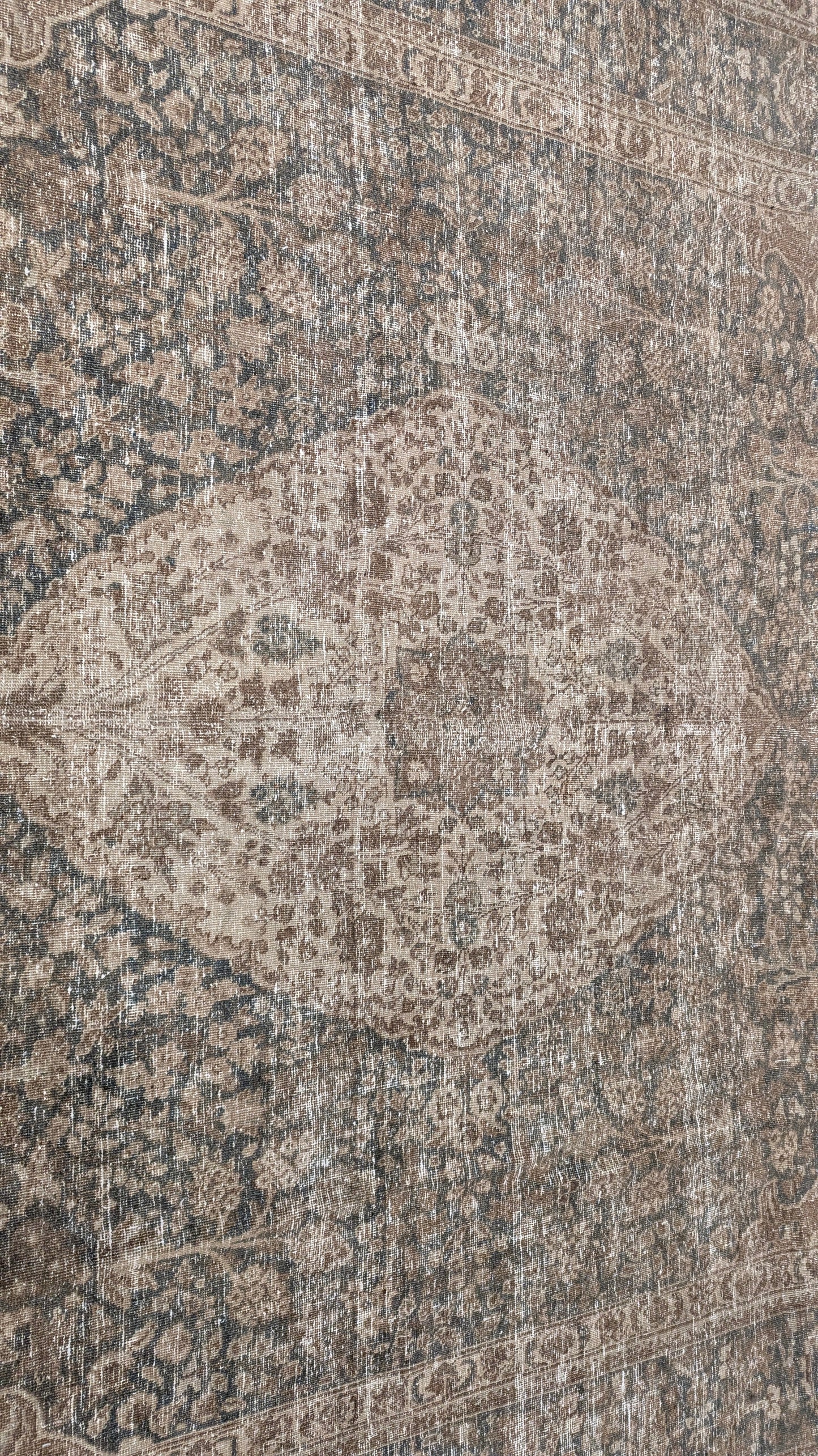34998 TABRIZ 8'6" x 11'4"