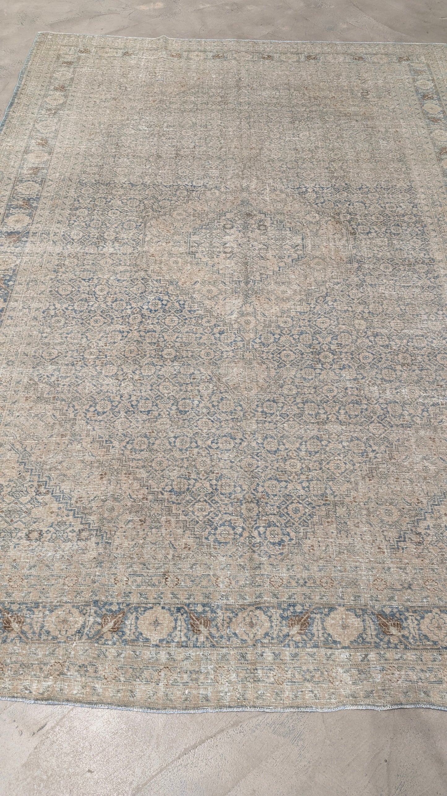 35005   TABRIZ 7'6" x 10'8"