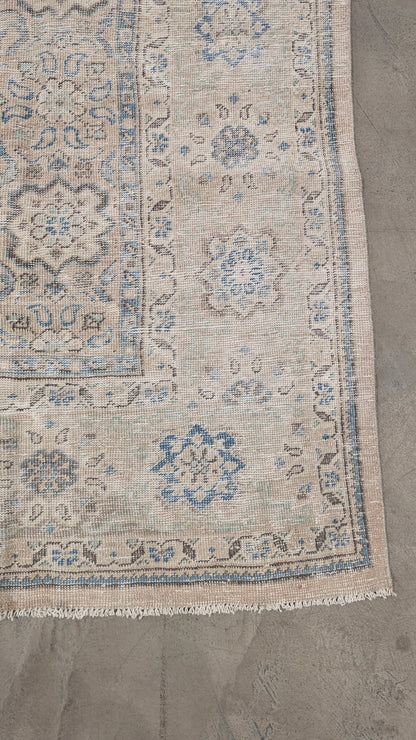35052   MAHAL 9'3" x 12'7"