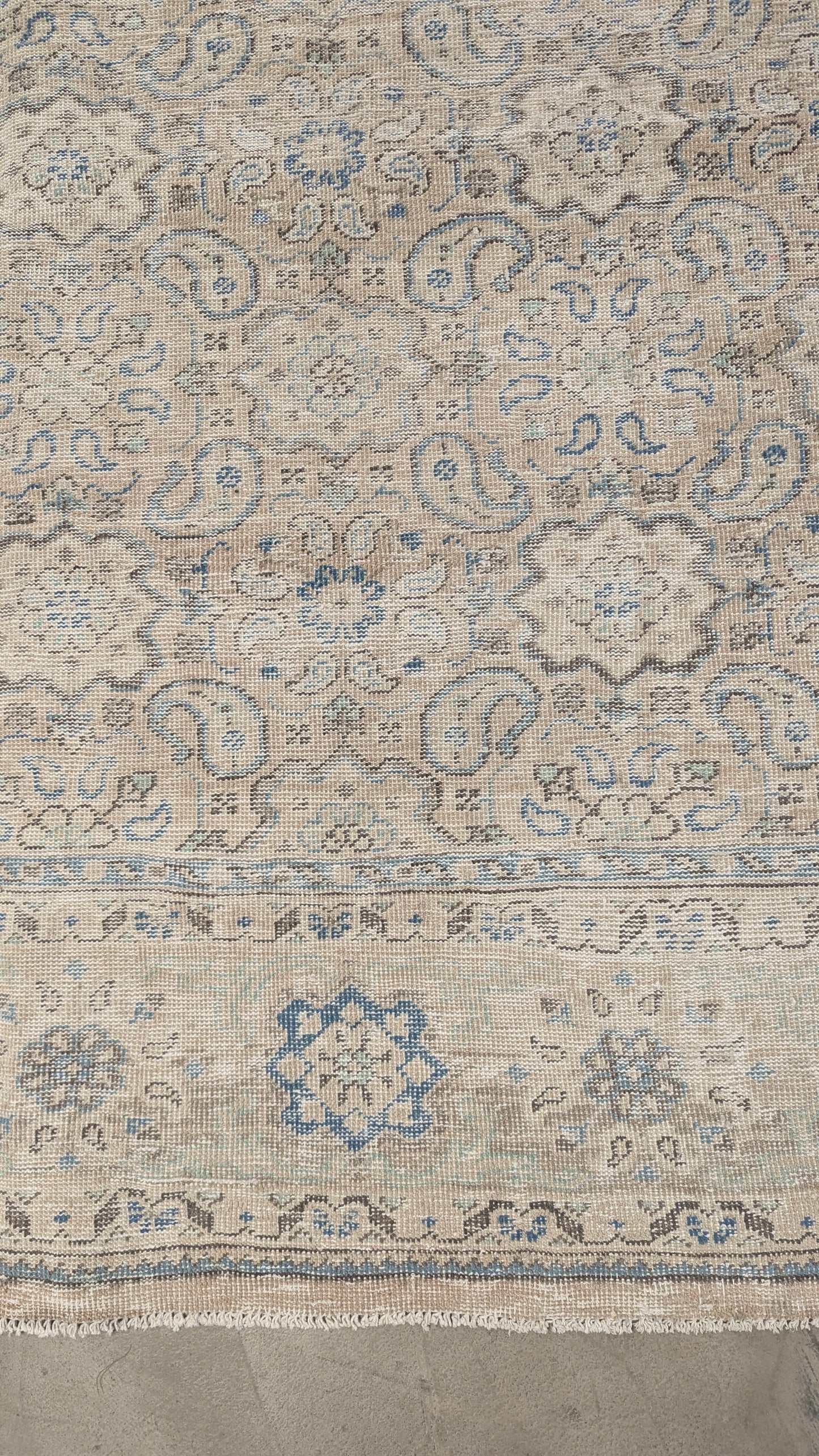 35052   MAHAL 9'3" x 12'7"
