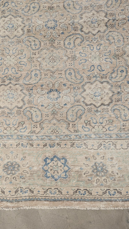 35052   MAHAL 9'3" x 12'7"