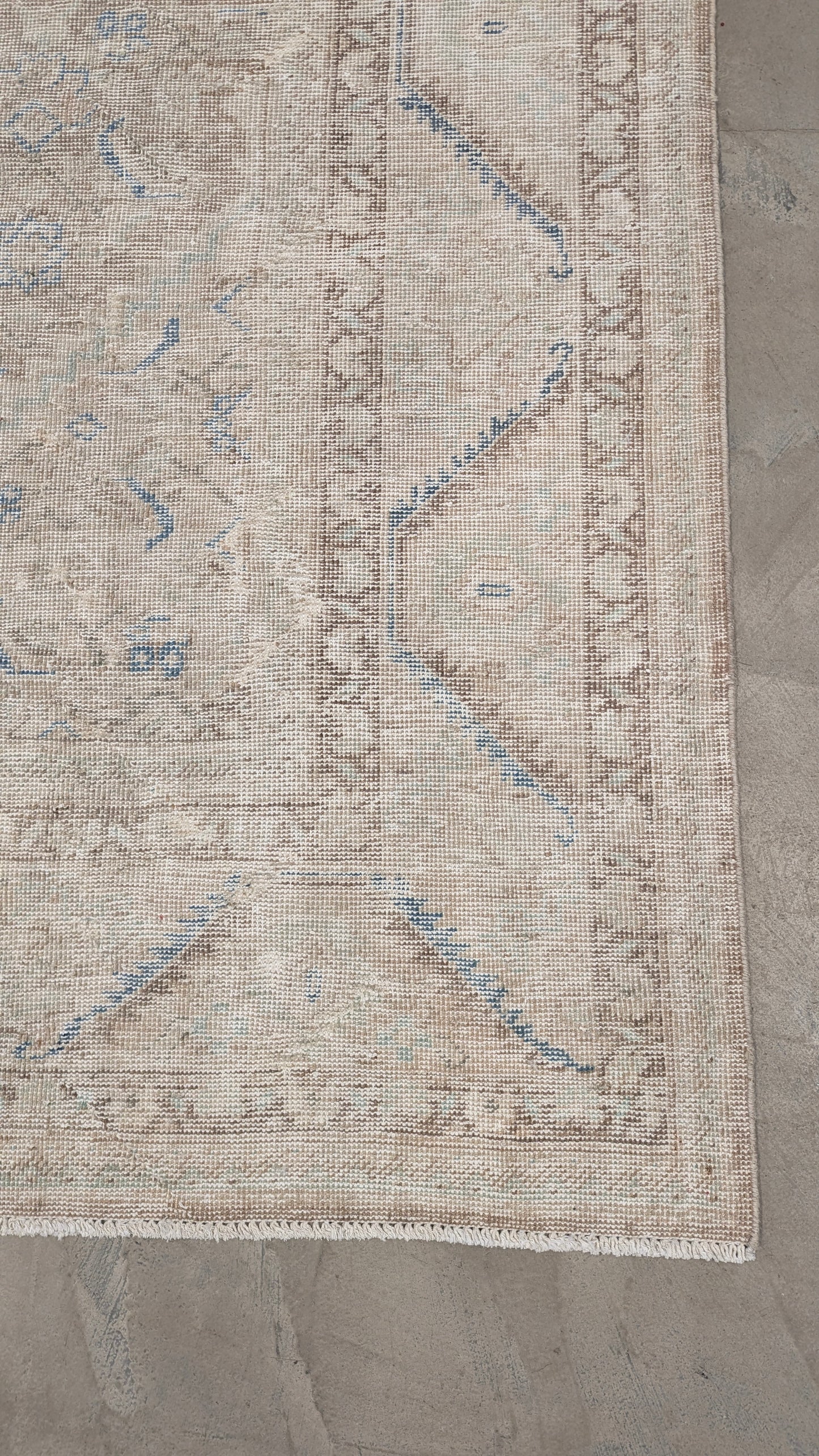 35054  MAHAL 8'8" x 12'1"