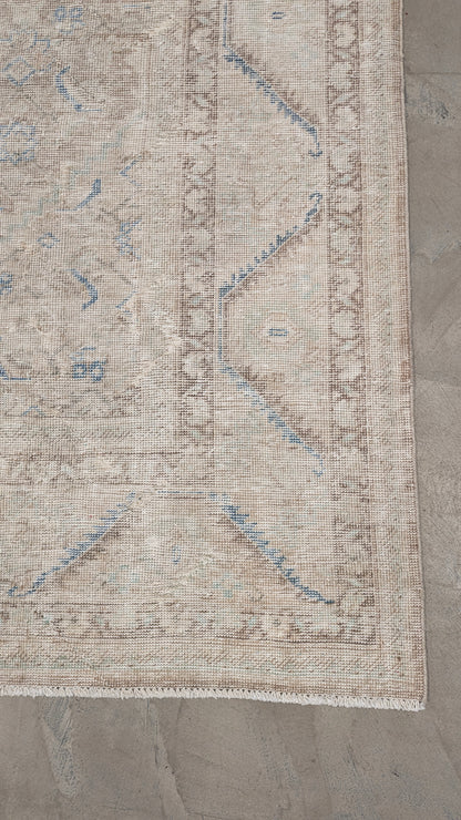 35054  MAHAL 8'8" x 12'1"