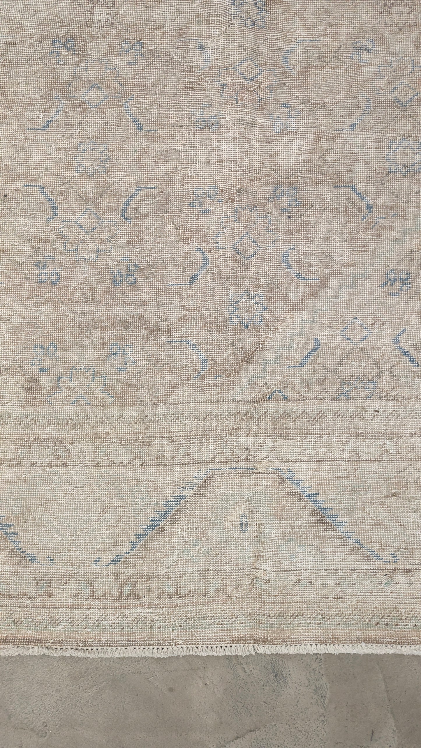 35054  MAHAL 8'8" x 12'1"
