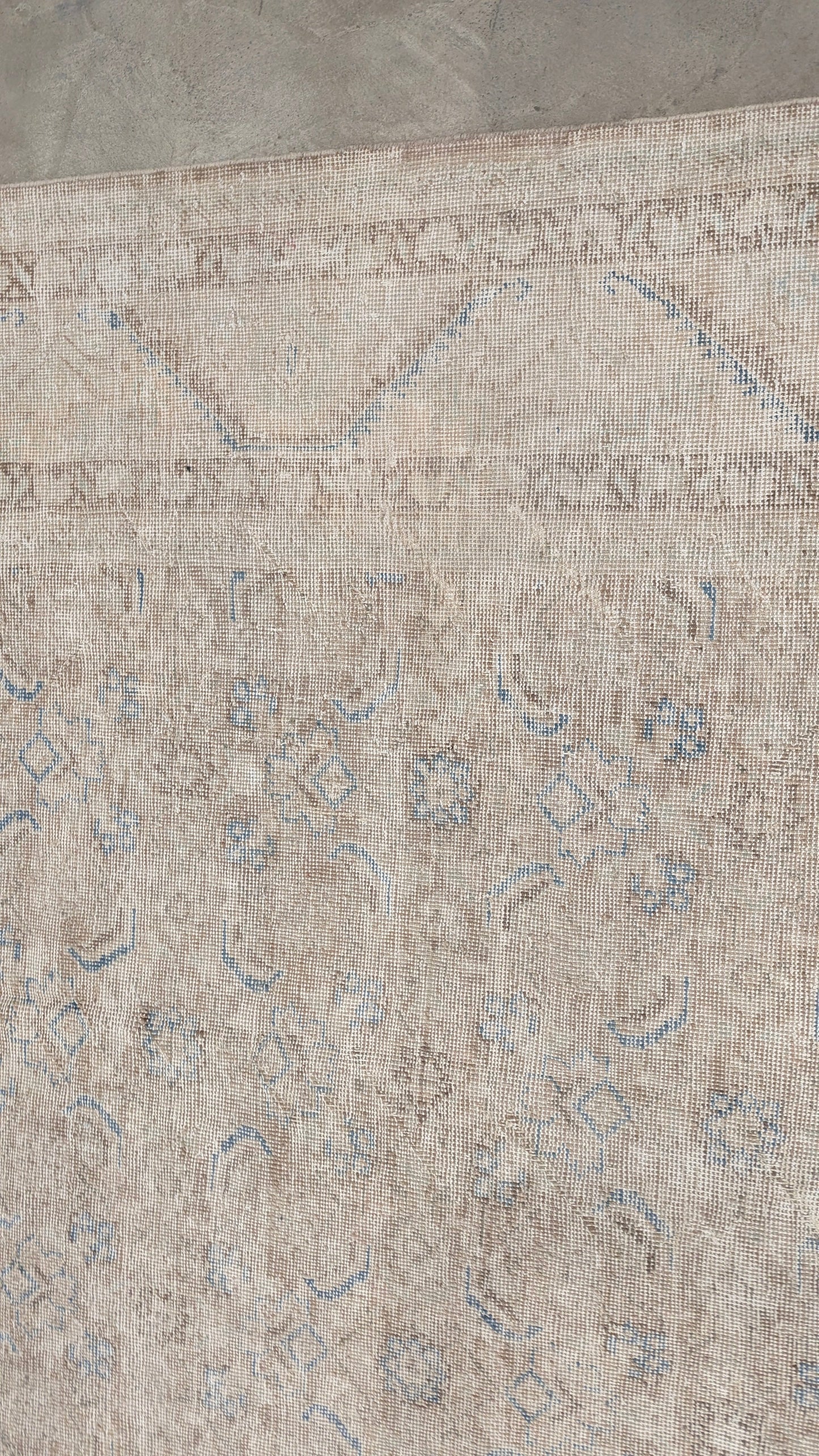 35054  MAHAL 8'8" x 12'1"