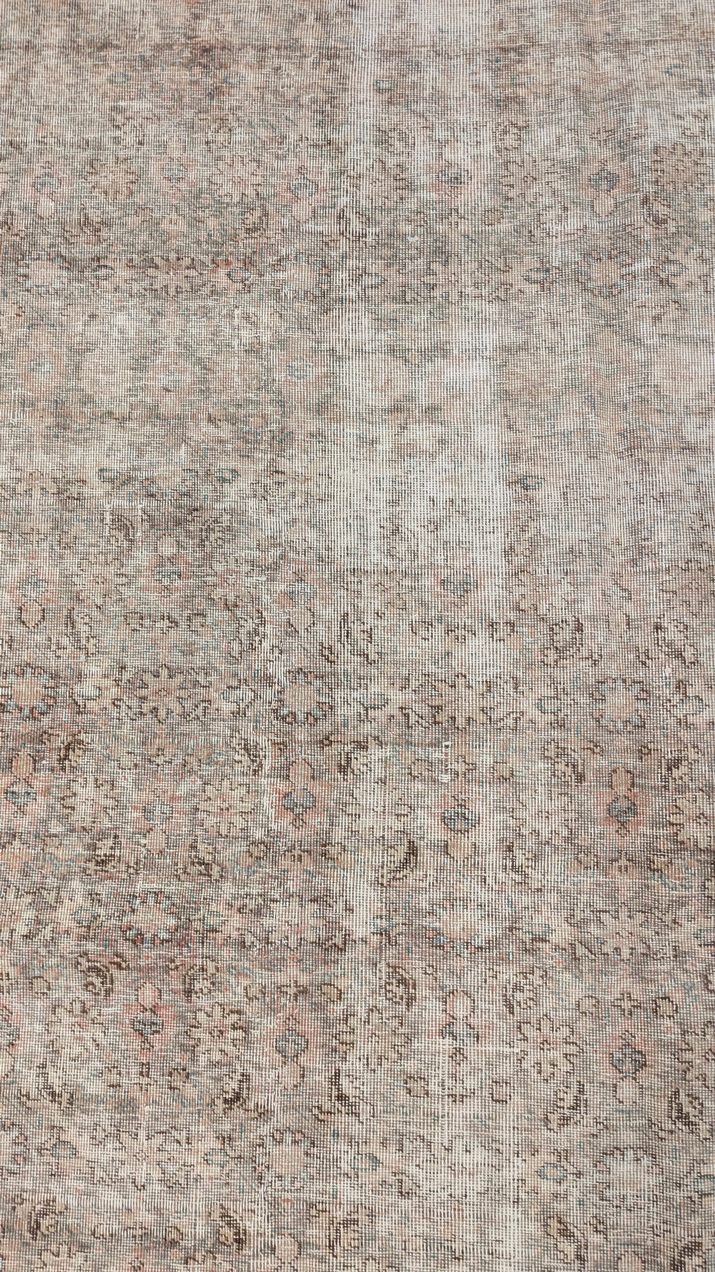 35055  MAHAL 9'5" x 12'6"