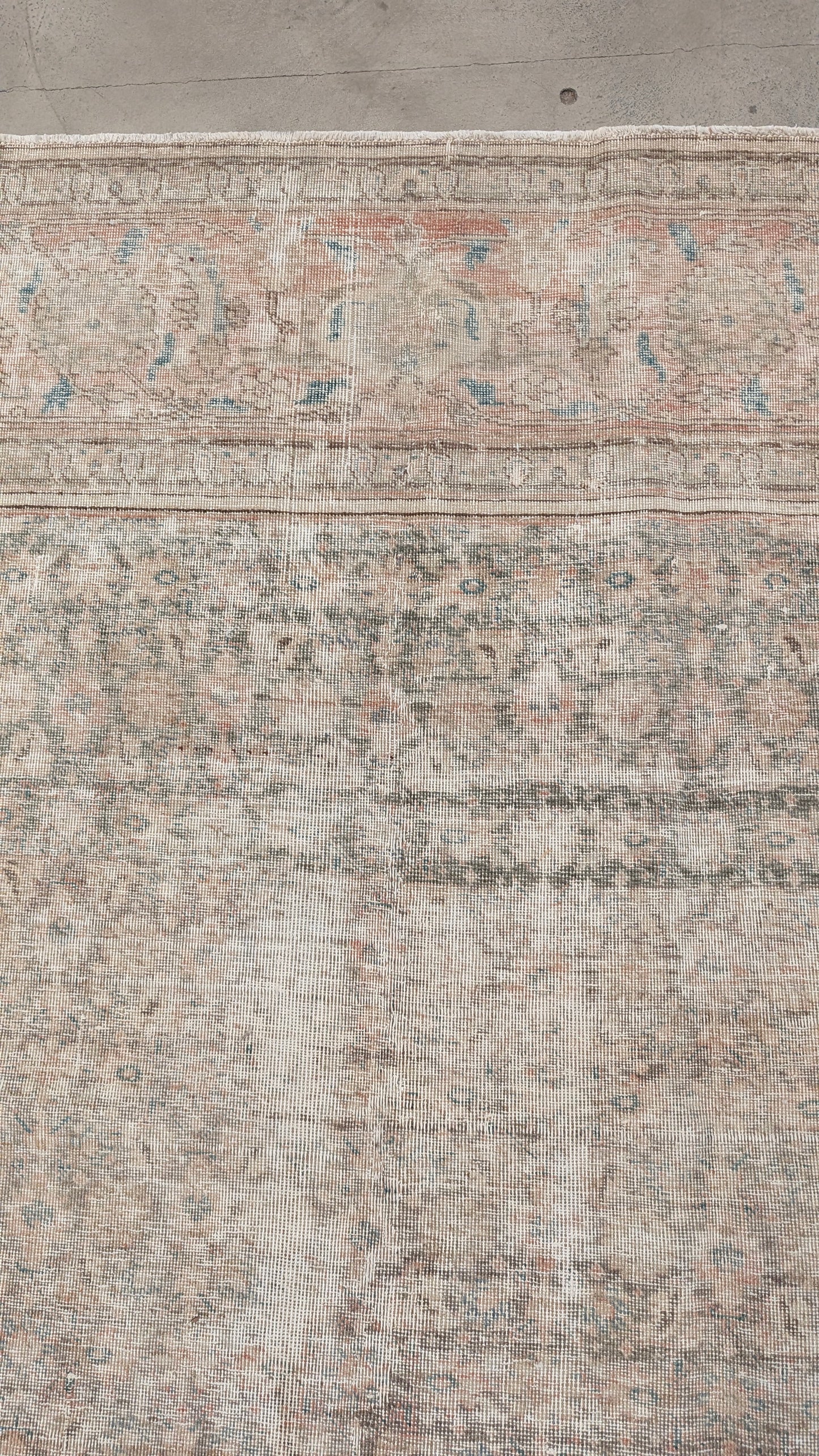35055  MAHAL 9'5" x 12'6"