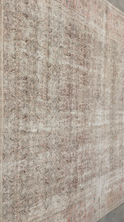 35055  MAHAL 9'5" x 12'6"